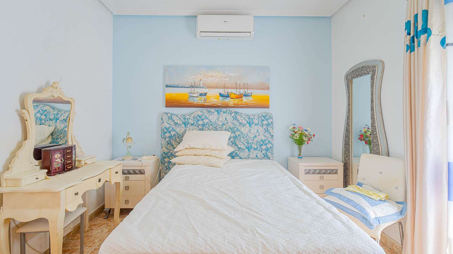 CHALET ADOSADO CON SOLÁRIUM Y VISTAS AL MAR EN PUNTA PRIMA A POCOS MINUTOS DE LA PLAYA