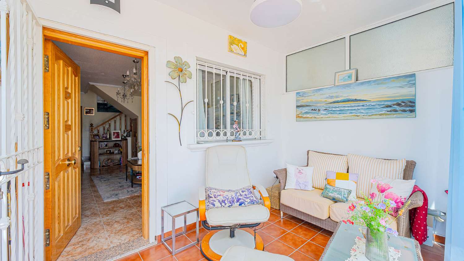 CHALET ADOSADO CON SOLÁRIUM Y VISTAS AL MAR EN PUNTA PRIMA A POCOS MINUTOS DE LA PLAYA