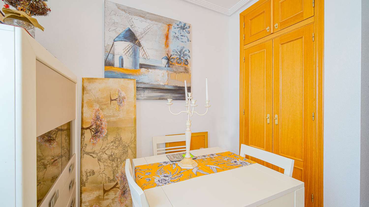 CHALET ADOSADO CON SOLÁRIUM Y VISTAS AL MAR EN PUNTA PRIMA A POCOS MINUTOS DE LA PLAYA