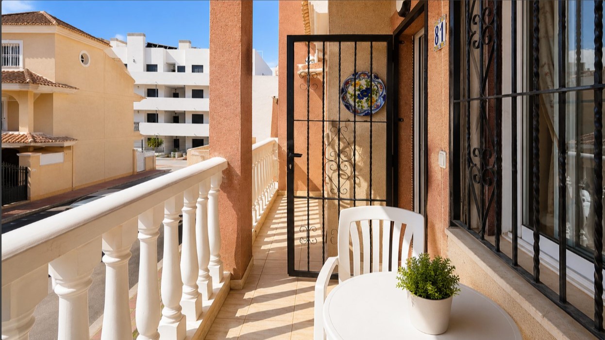 DÚPLEX CON SOLÁRIUM Y JARDÍN PRIVADO EN VILLAMARTÍN – RESIDENCIAL CON PISCINA