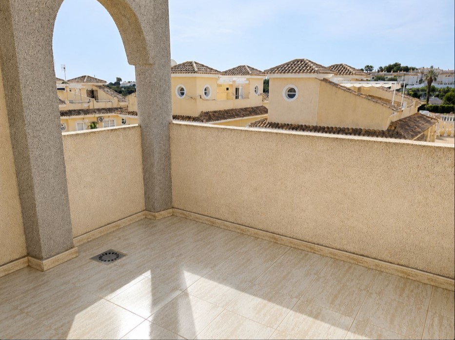 DÚPLEX CON SOLÁRIUM Y JARDÍN PRIVADO EN VILLAMARTÍN – RESIDENCIAL CON PISCINA