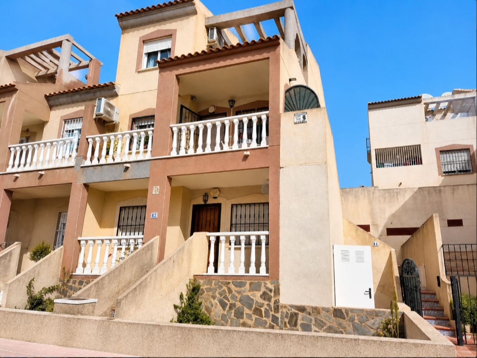 DÚPLEX CON SOLÁRIUM Y JARDÍN PRIVADO EN VILLAMARTÍN – RESIDENCIAL CON PISCINA