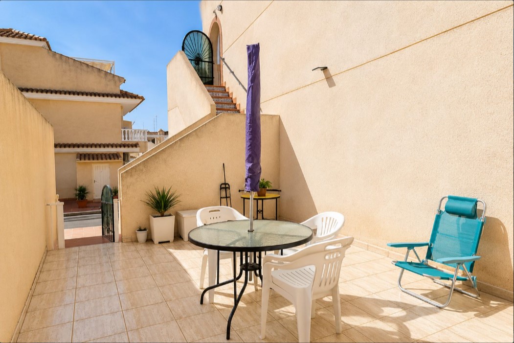 DÚPLEX CON SOLÁRIUM Y JARDÍN PRIVADO EN VILLAMARTÍN – RESIDENCIAL CON PISCINA