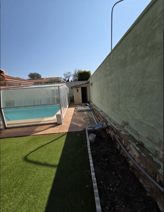 EXCLUSIVE DETACHED VILLA WITH LARGE PLOT, INDOOR POOL, SAUNA AND JACUZZI LESS THAN 1 KM FROM THE SEA