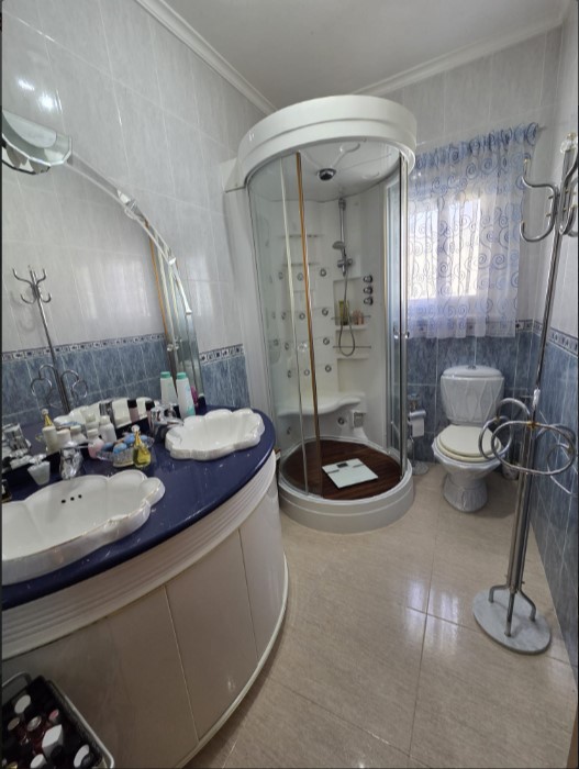 EXCLUSIVE DETACHED VILLA WITH LARGE PLOT, INDOOR POOL, SAUNA AND JACUZZI LESS THAN 1 KM FROM THE SEA