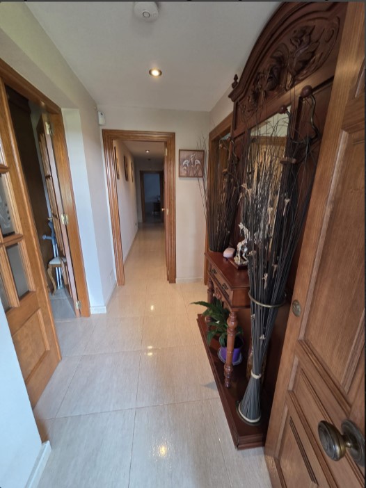 EXCLUSIVE DETACHED VILLA WITH LARGE PLOT, INDOOR POOL, SAUNA AND JACUZZI LESS THAN 1 KM FROM THE SEA