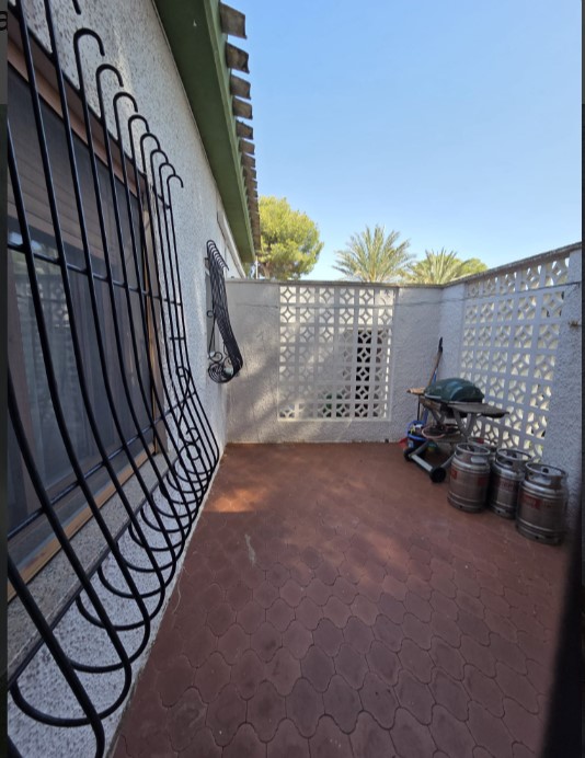 EXCLUSIVE DETACHED VILLA WITH LARGE PLOT, INDOOR POOL, SAUNA AND JACUZZI LESS THAN 1 KM FROM THE SEA