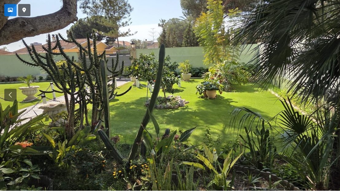 EXCLUSIVE DETACHED VILLA WITH LARGE PLOT, INDOOR POOL, SAUNA AND JACUZZI LESS THAN 1 KM FROM THE SEA