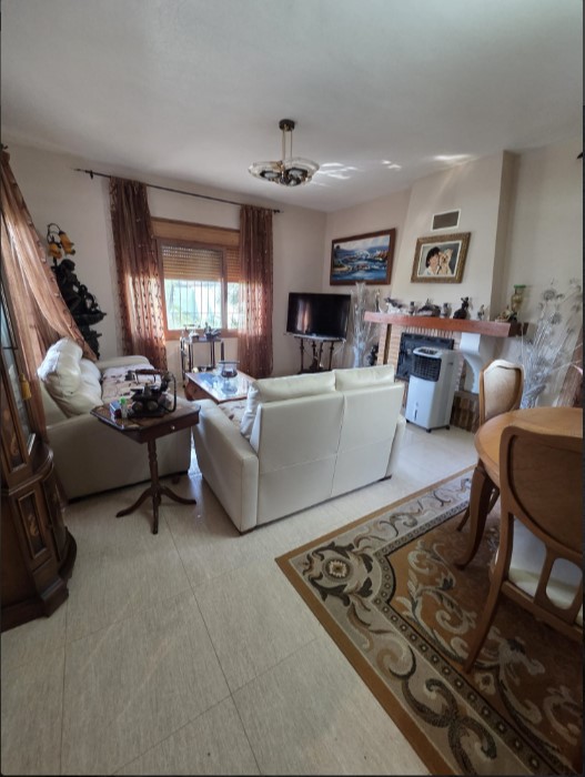 EXCLUSIVE DETACHED VILLA WITH LARGE PLOT, INDOOR POOL, SAUNA AND JACUZZI LESS THAN 1 KM FROM THE SEA