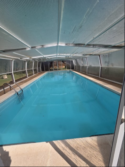 EXCLUSIVE DETACHED VILLA WITH LARGE PLOT, INDOOR POOL, SAUNA AND JACUZZI LESS THAN 1 KM FROM THE SEA