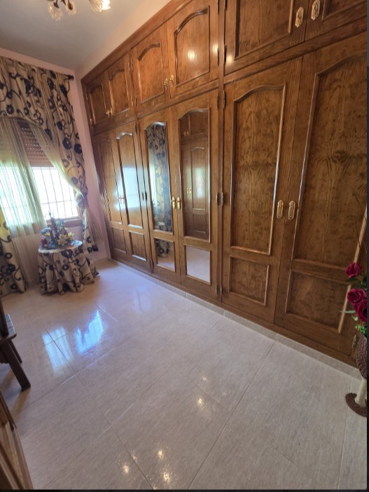 EXCLUSIVE DETACHED VILLA WITH LARGE PLOT, INDOOR POOL, SAUNA AND JACUZZI LESS THAN 1 KM FROM THE SEA