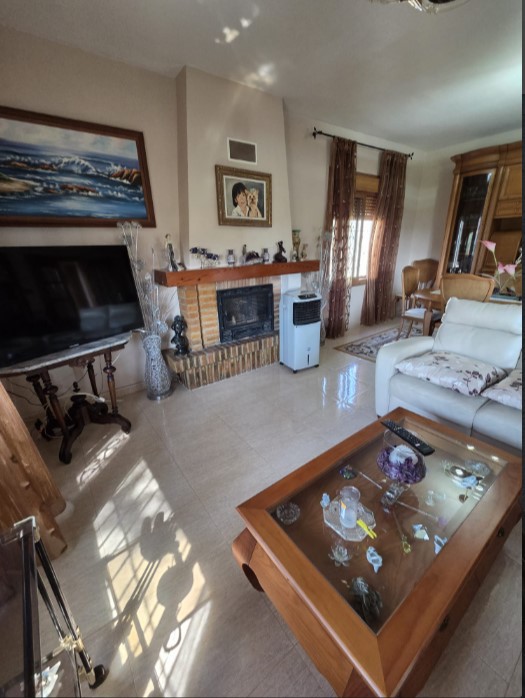 EXCLUSIVE DETACHED VILLA WITH LARGE PLOT, INDOOR POOL, SAUNA AND JACUZZI LESS THAN 1 KM FROM THE SEA