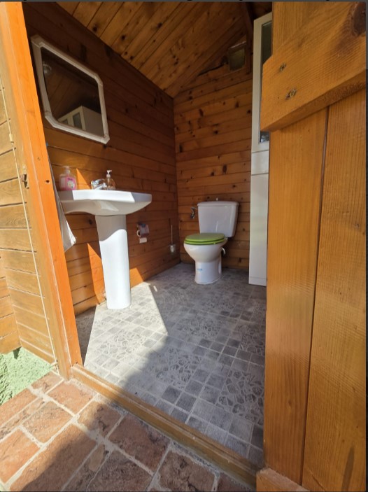EXCLUSIVE DETACHED VILLA WITH LARGE PLOT, INDOOR POOL, SAUNA AND JACUZZI LESS THAN 1 KM FROM THE SEA