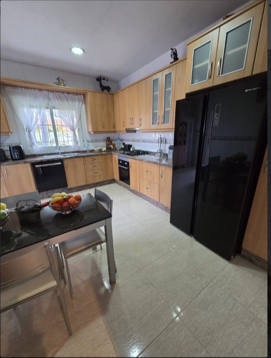 EXCLUSIVE DETACHED VILLA WITH LARGE PLOT, INDOOR POOL, SAUNA AND JACUZZI LESS THAN 1 KM FROM THE SEA