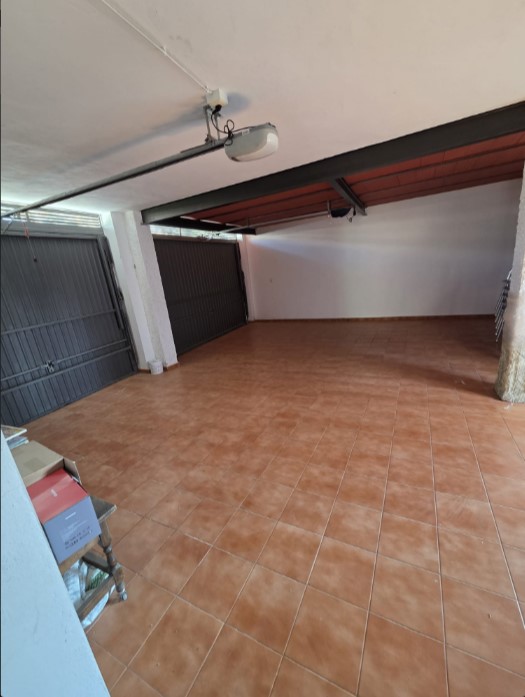 EXCLUSIVE DETACHED VILLA WITH LARGE PLOT, INDOOR POOL, SAUNA AND JACUZZI LESS THAN 1 KM FROM THE SEA