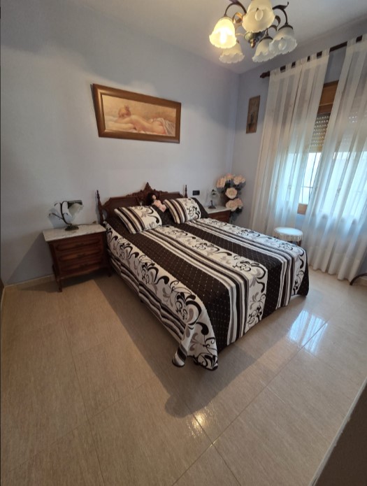 EXCLUSIVE DETACHED VILLA WITH LARGE PLOT, INDOOR POOL, SAUNA AND JACUZZI LESS THAN 1 KM FROM THE SEA