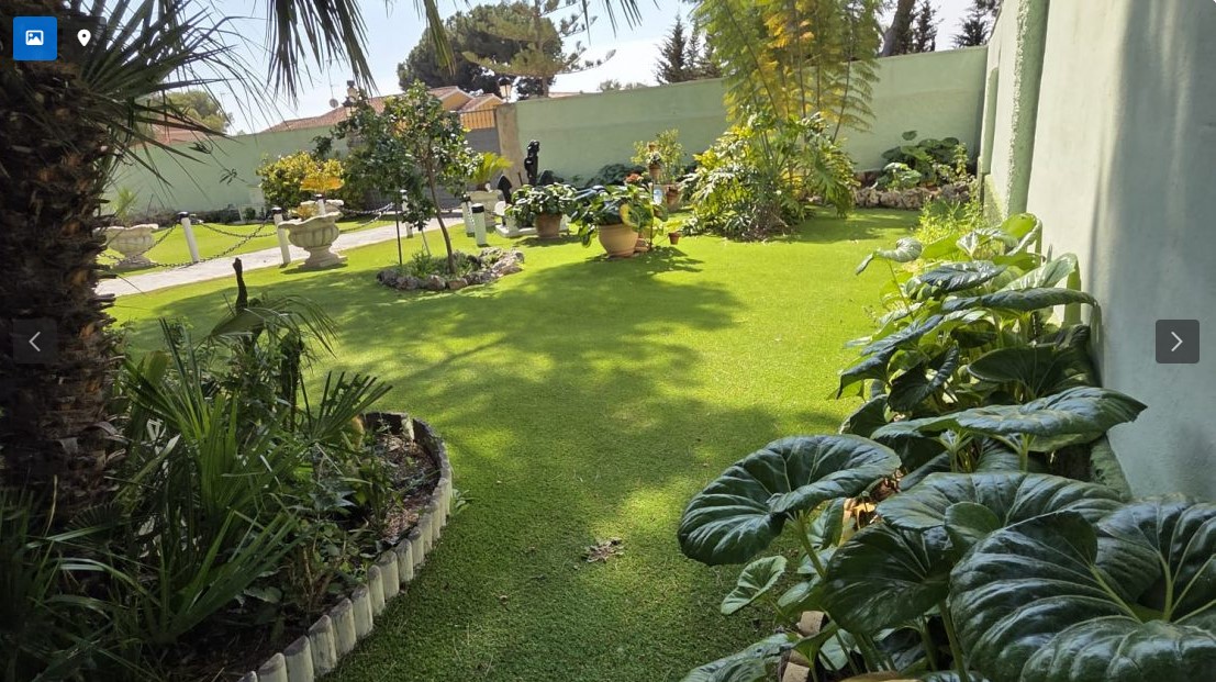 EXCLUSIVE DETACHED VILLA WITH LARGE PLOT, INDOOR POOL, SAUNA AND JACUZZI LESS THAN 1 KM FROM THE SEA