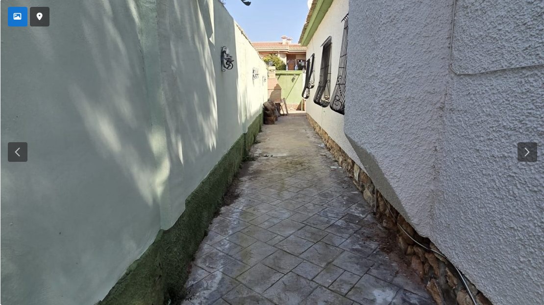 EXCLUSIVE DETACHED VILLA WITH LARGE PLOT, INDOOR POOL, SAUNA AND JACUZZI LESS THAN 1 KM FROM THE SEA