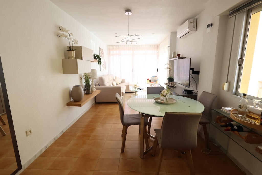 APARTAMENTO REFORMADO EN ESQUINA CON VISTAS AL MAR Y ASCENSOR EN ELISEOS PLAYA