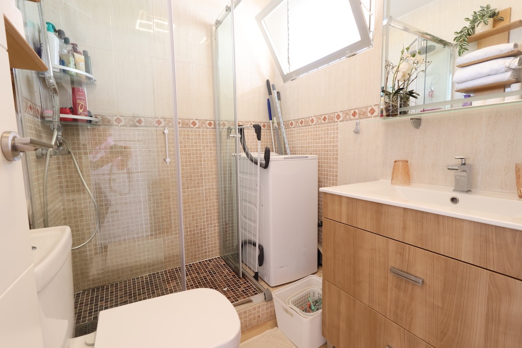 APARTAMENTO REFORMADO EN ESQUINA CON VISTAS AL MAR Y ASCENSOR EN ELISEOS PLAYA