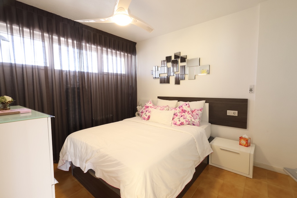 APARTAMENTO REFORMADO EN ESQUINA CON VISTAS AL MAR Y ASCENSOR EN ELISEOS PLAYA