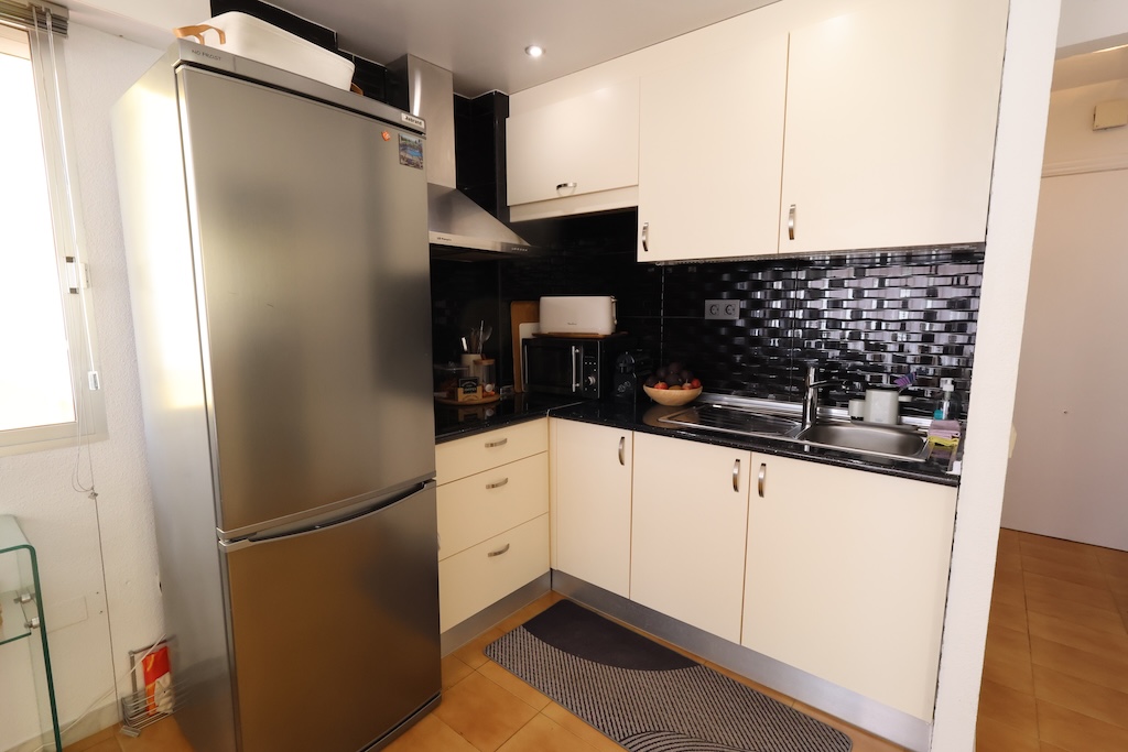 APARTAMENTO REFORMADO EN ESQUINA CON VISTAS AL MAR Y ASCENSOR EN ELISEOS PLAYA