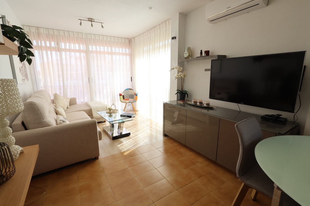 APARTAMENTO REFORMADO EN ESQUINA CON VISTAS AL MAR Y ASCENSOR EN ELISEOS PLAYA