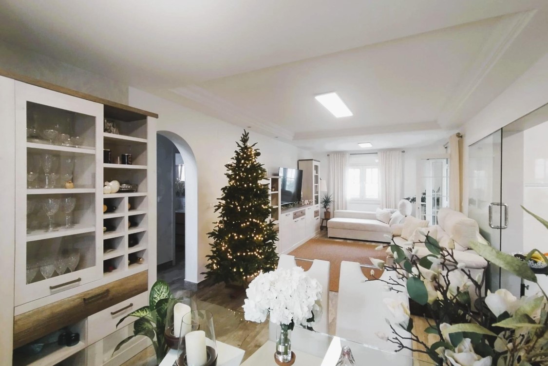 CHALET INDEPENDIENTE CON PISCINA PRIVADA, SÓTANO INDEPENDIENTE Y VISTAS DESPEJADAS AL PARQUE EN VILLAMARTÍN