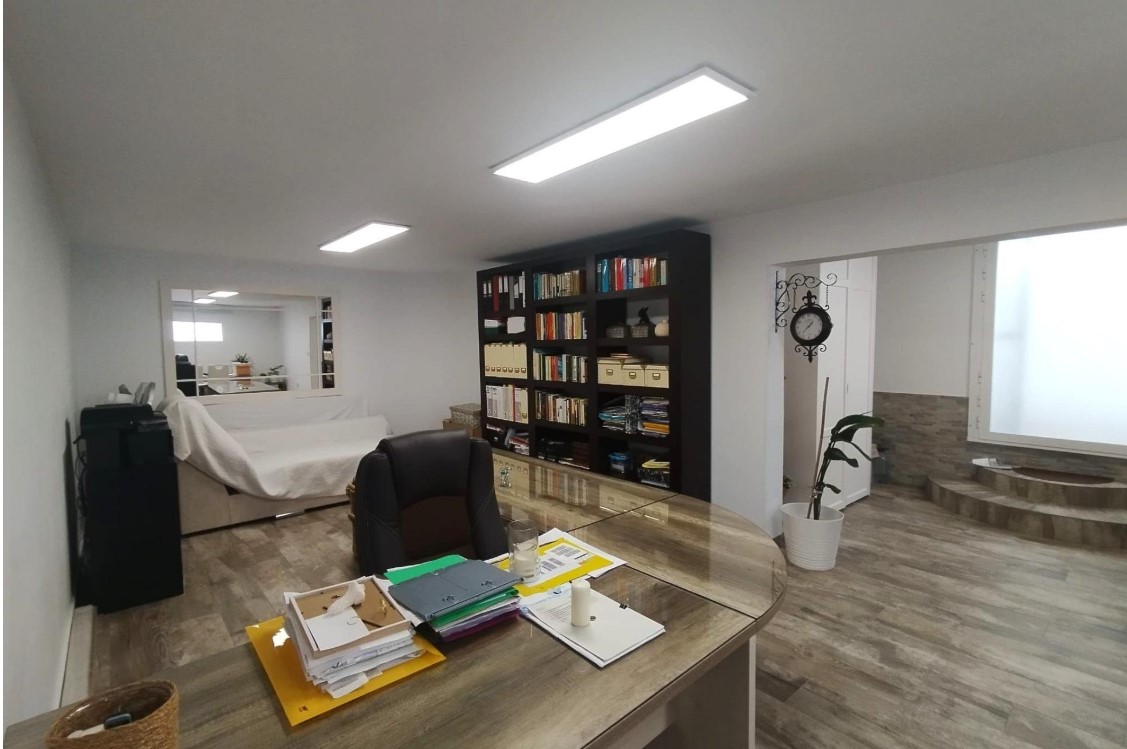 CHALET INDEPENDIENTE CON PISCINA PRIVADA, SÓTANO INDEPENDIENTE Y VISTAS DESPEJADAS AL PARQUE EN VILLAMARTÍN