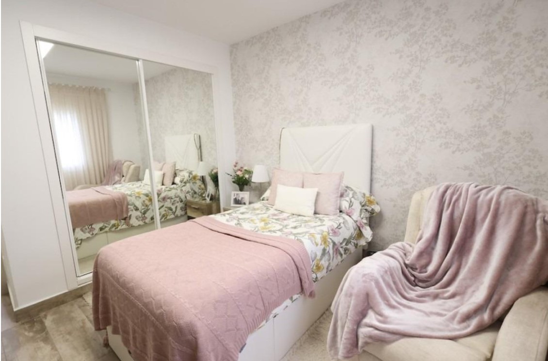 CHALET INDEPENDIENTE CON PISCINA PRIVADA, SÓTANO INDEPENDIENTE Y VISTAS DESPEJADAS AL PARQUE EN VILLAMARTÍN