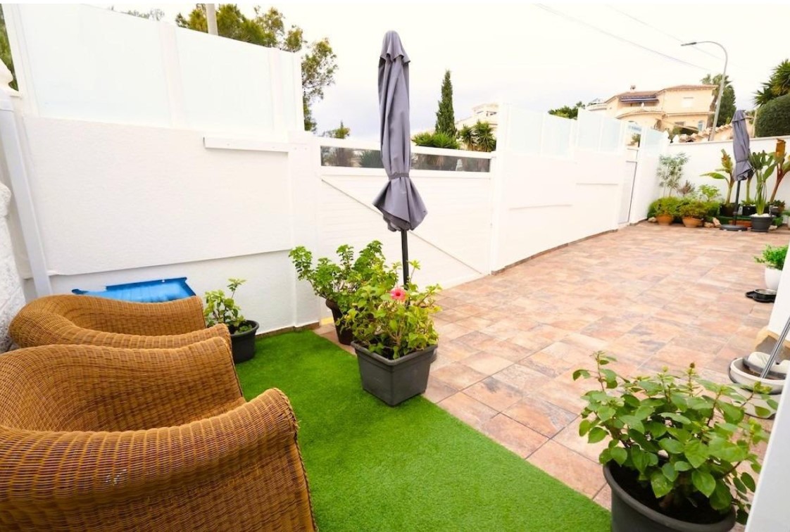 CHALET INDEPENDIENTE CON PISCINA PRIVADA, SÓTANO INDEPENDIENTE Y VISTAS DESPEJADAS AL PARQUE EN VILLAMARTÍN