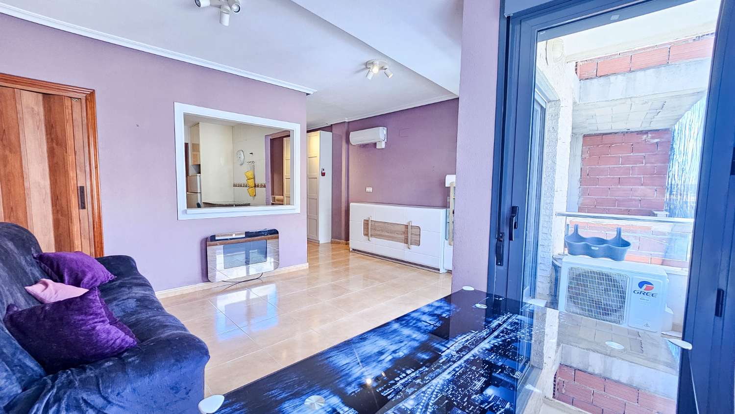 AMPLIO APARTAMENTO DE 2 DORMITORIOS Y 2 BAÑOS EN PLENO CENTRO DE TORREVIEJA CON VISTAS AL LAGO ROSA