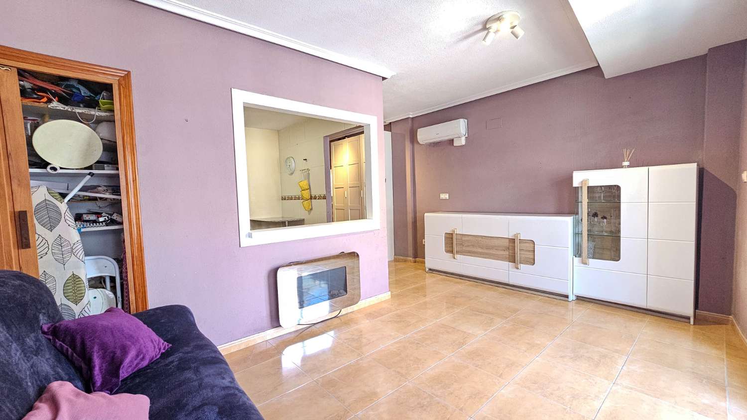 AMPLIO APARTAMENTO DE 2 DORMITORIOS Y 2 BAÑOS EN PLENO CENTRO DE TORREVIEJA CON VISTAS AL LAGO ROSA
