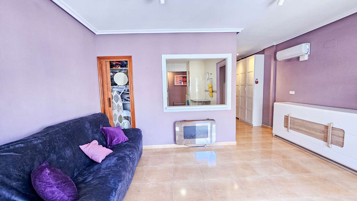 AMPLIO APARTAMENTO DE 2 DORMITORIOS Y 2 BAÑOS EN PLENO CENTRO DE TORREVIEJA CON VISTAS AL LAGO ROSA