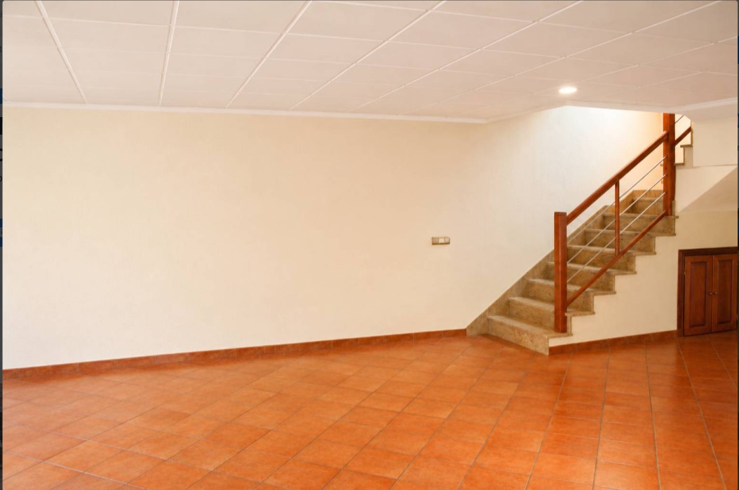 EXCLUSIVO CHALET MEDITERRÁNEO CON SEMISÓTANO, SOLÁRIUM Y GARAJE EN RESIDENCIAL VIVEROS II