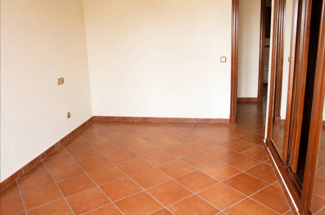 EXCLUSIVO CHALET MEDITERRÁNEO CON SEMISÓTANO, SOLÁRIUM Y GARAJE EN RESIDENCIAL VIVEROS II