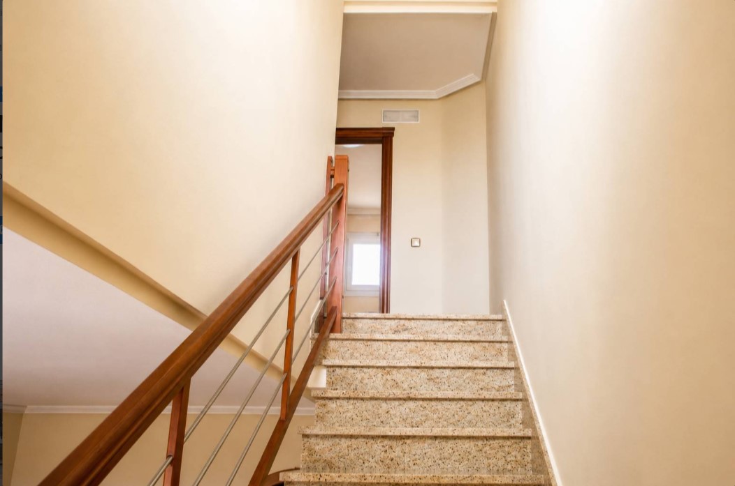 EXCLUSIVO CHALET MEDITERRÁNEO CON SEMISÓTANO, SOLÁRIUM Y GARAJE EN RESIDENCIAL VIVEROS II