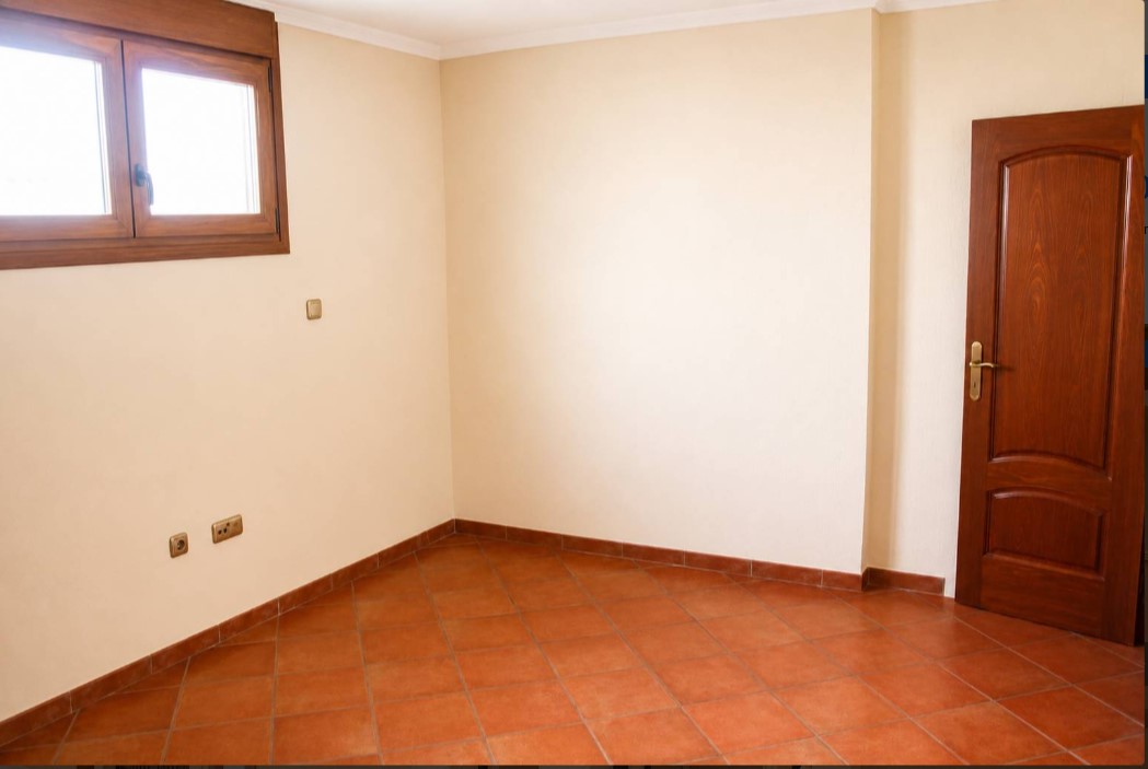 EXCLUSIVO CHALET MEDITERRÁNEO CON SEMISÓTANO, SOLÁRIUM Y GARAJE EN RESIDENCIAL VIVEROS II