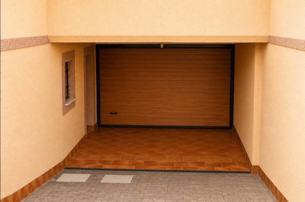 EXCLUSIVO CHALET MEDITERRÁNEO CON SEMISÓTANO, SOLÁRIUM Y GARAJE EN RESIDENCIAL VIVEROS II