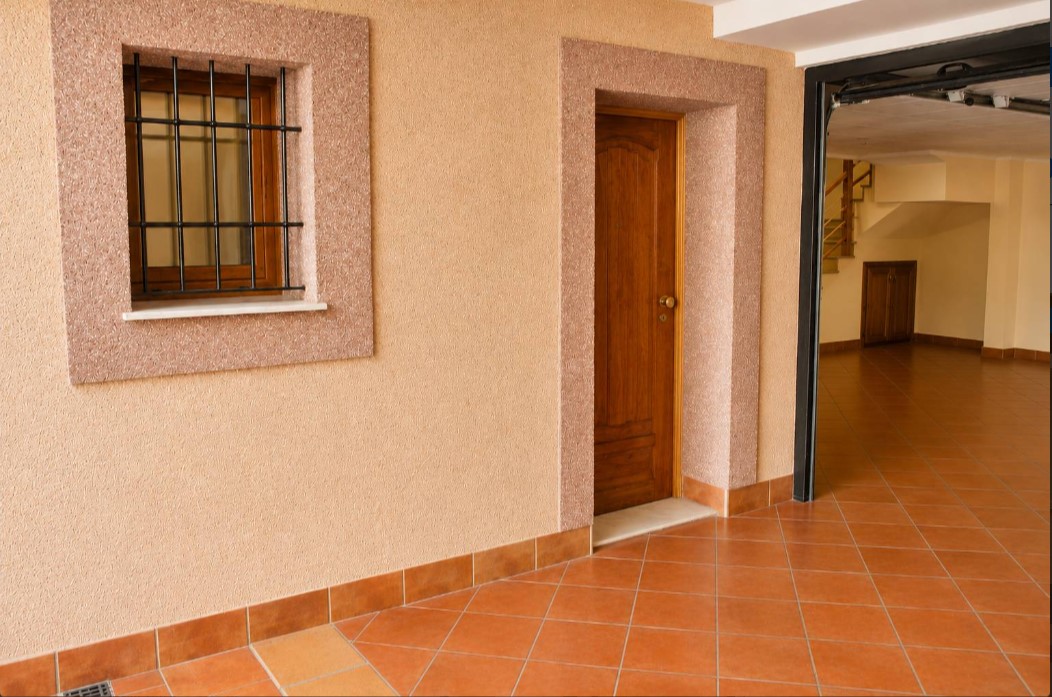 EXCLUSIVO CHALET MEDITERRÁNEO CON SEMISÓTANO, SOLÁRIUM Y GARAJE EN RESIDENCIAL VIVEROS II