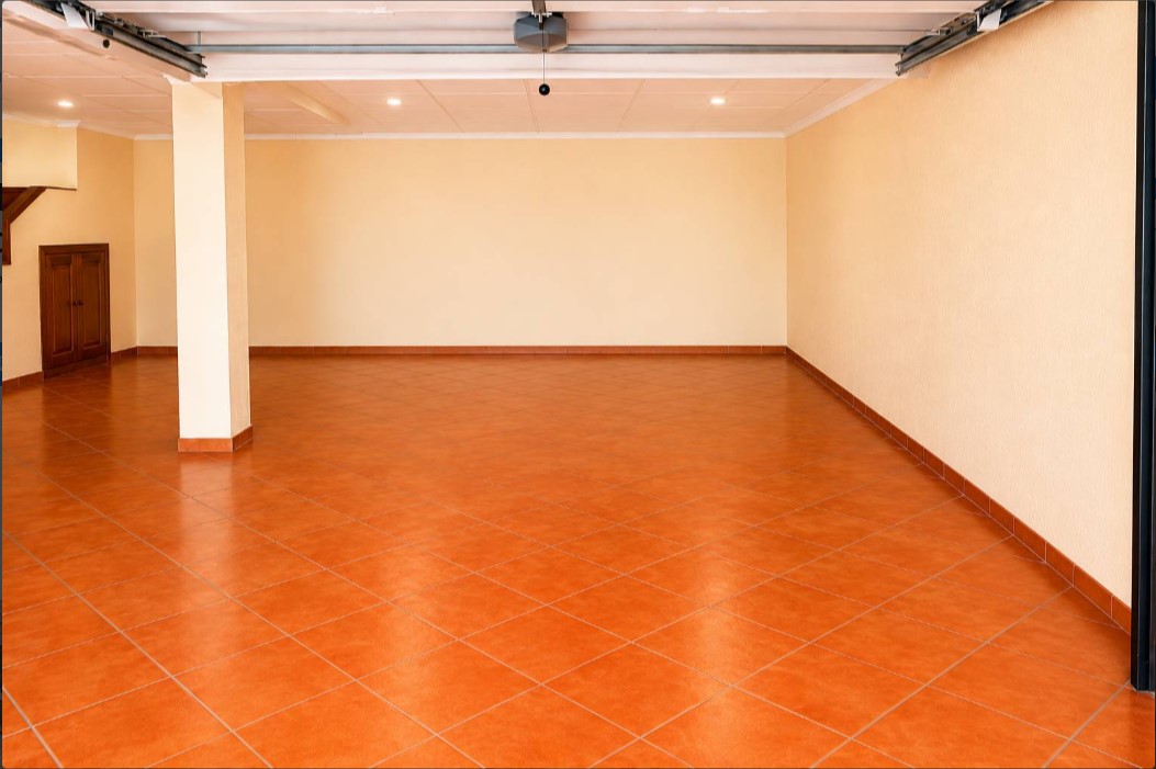 EXCLUSIVO CHALET MEDITERRÁNEO CON SEMISÓTANO, SOLÁRIUM Y GARAJE EN RESIDENCIAL VIVEROS II