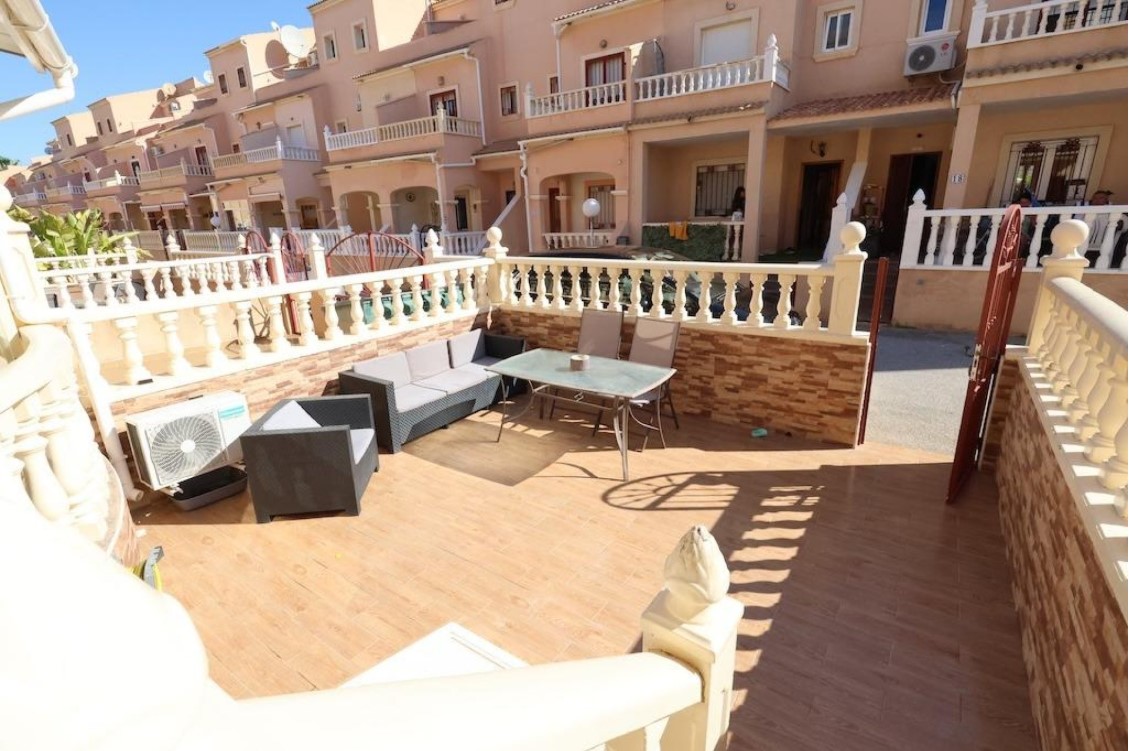 EXCLUSIVO DÚPLEX EN PLAYA FLAMENCA CON 3 DORMITORIOS, GRAN SÓTANO Y JARDÍN PRIVADO EN RESIDENCIAL PUEBLO CABALLERO