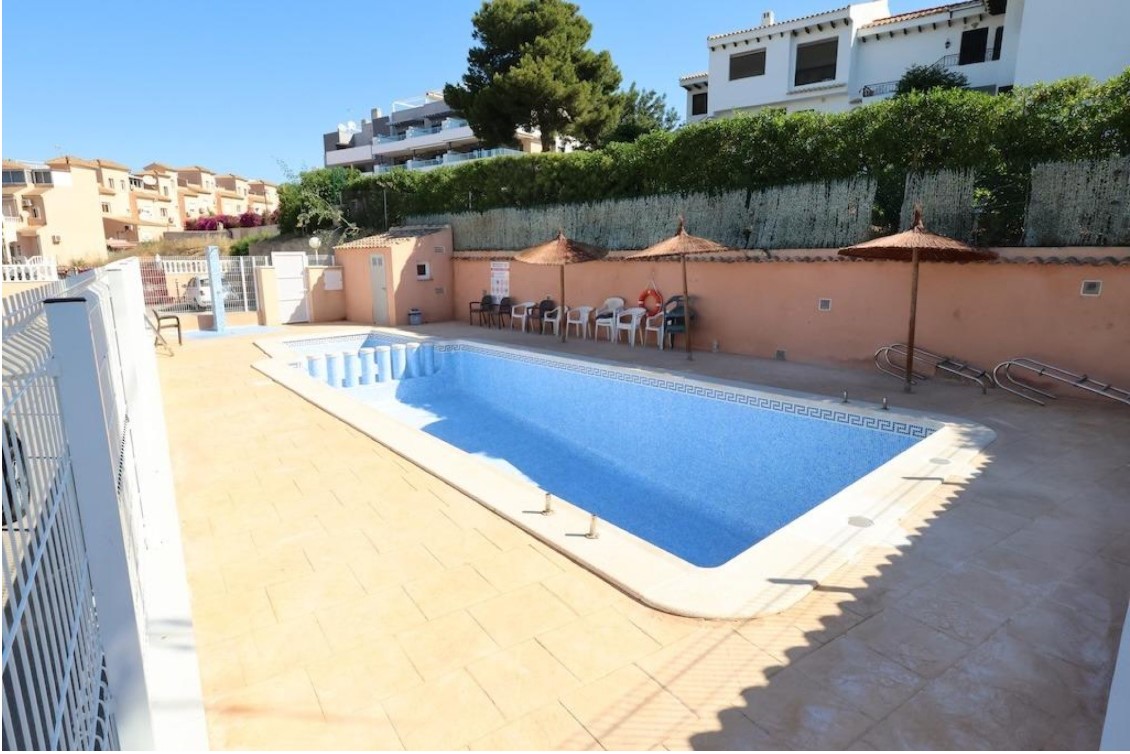 EXCLUSIVO DÚPLEX EN PLAYA FLAMENCA CON 3 DORMITORIOS, GRAN SÓTANO Y JARDÍN PRIVADO EN RESIDENCIAL PUEBLO CABALLERO