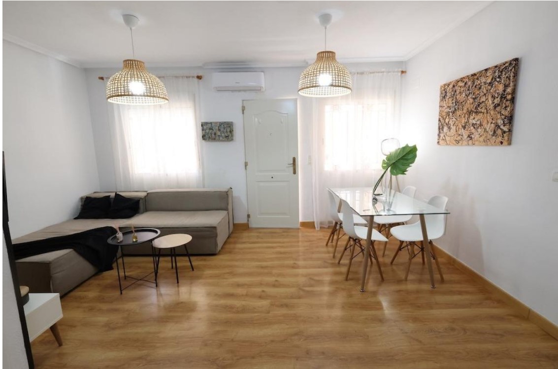 EXCLUSIVO DÚPLEX EN PLAYA FLAMENCA CON 3 DORMITORIOS, GRAN SÓTANO Y JARDÍN PRIVADO EN RESIDENCIAL PUEBLO CABALLERO