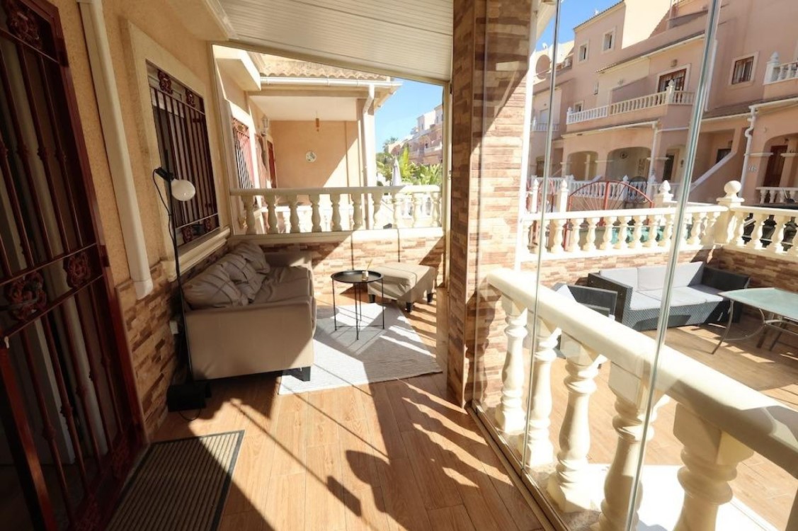 EXCLUSIVO DÚPLEX EN PLAYA FLAMENCA CON 3 DORMITORIOS, GRAN SÓTANO Y JARDÍN PRIVADO EN RESIDENCIAL PUEBLO CABALLERO