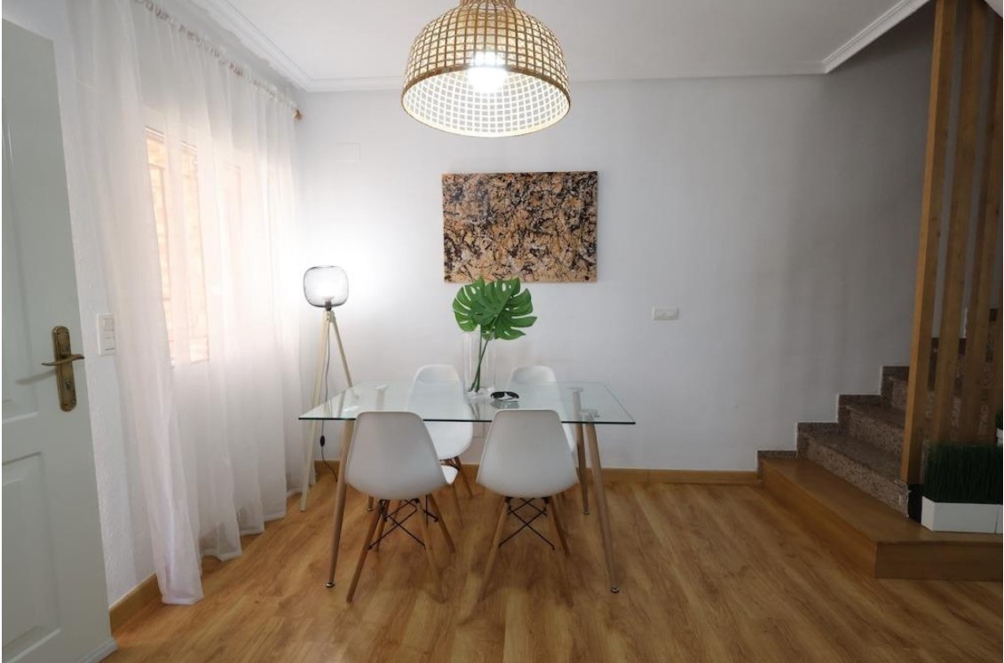 EXCLUSIVO DÚPLEX EN PLAYA FLAMENCA CON 3 DORMITORIOS, GRAN SÓTANO Y JARDÍN PRIVADO EN RESIDENCIAL PUEBLO CABALLERO