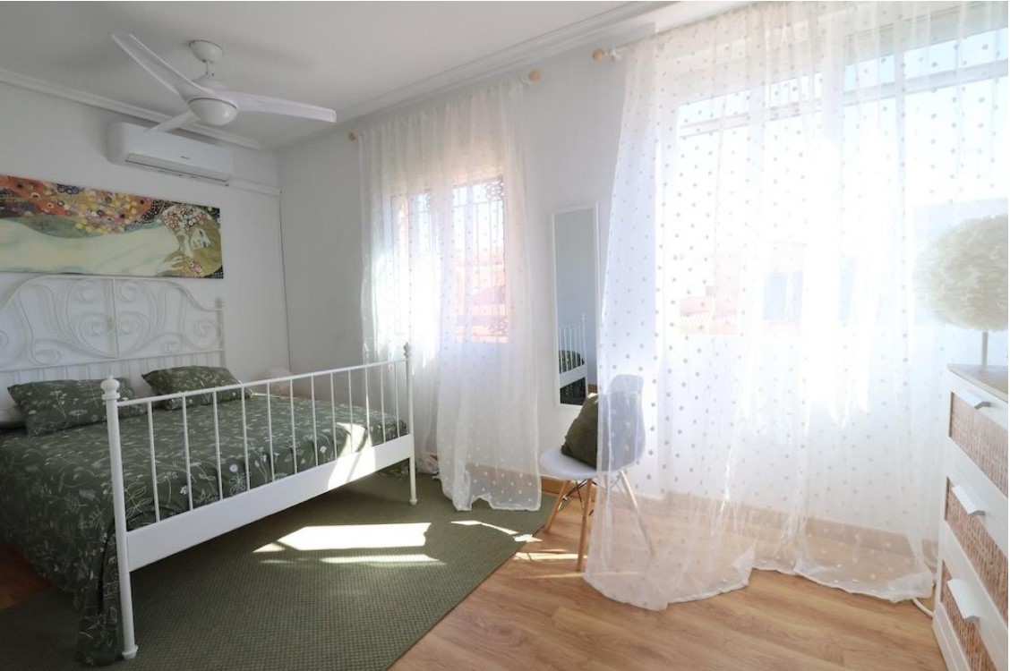 EXCLUSIVO DÚPLEX EN PLAYA FLAMENCA CON 3 DORMITORIOS, GRAN SÓTANO Y JARDÍN PRIVADO EN RESIDENCIAL PUEBLO CABALLERO