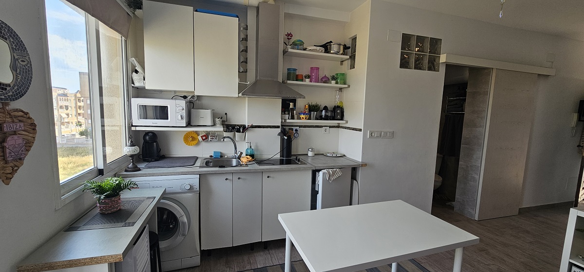 ESTUDIO JUNTO A LA PLAYA DE LA MATA CON GARAJE, TRASTERO Y POSIBILIDAD DE 1 DORMITORIO