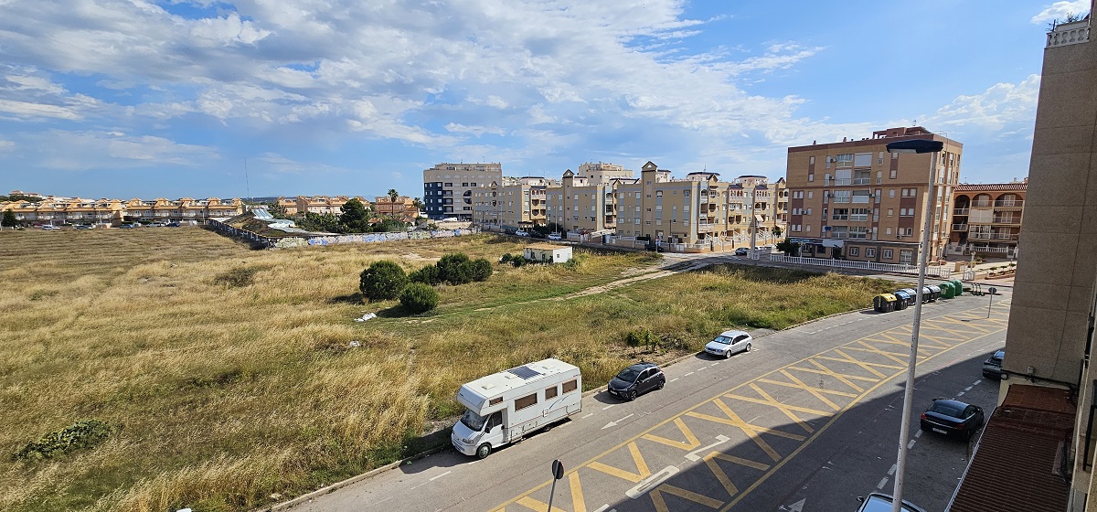 ESTUDIO JUNTO A LA PLAYA DE LA MATA CON GARAJE, TRASTERO Y POSIBILIDAD DE 1 DORMITORIO