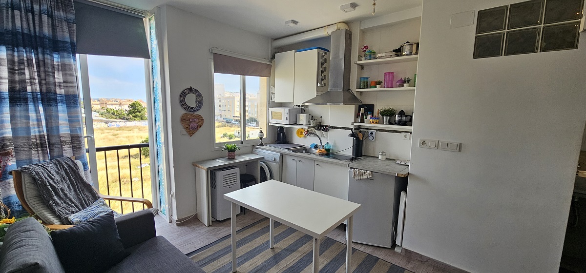 ESTUDIO JUNTO A LA PLAYA DE LA MATA CON GARAJE, TRASTERO Y POSIBILIDAD DE 1 DORMITORIO